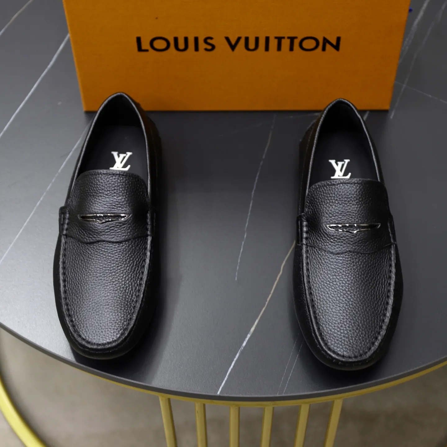 Ex-factory price: 480💰【LV】Louis Vuitton ⚠️High-end men’s driving and pedal series ⚠️38-44 (customized for 45) ⚠️All original cowhide leather! Thick and soft! Made entirely of calfskin lining! Rubber sheet anti-slip beanie sole! Three-dimensional package technology! Fashionable and classic! Handicrafts! Original high quality! Feel free to compare!